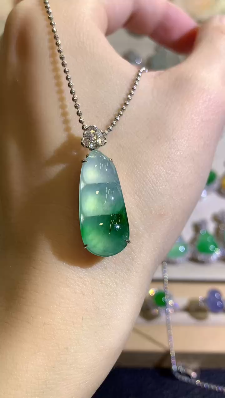 吊坠(不含链)18K金镶嵌翡翠冬日珠宝W66