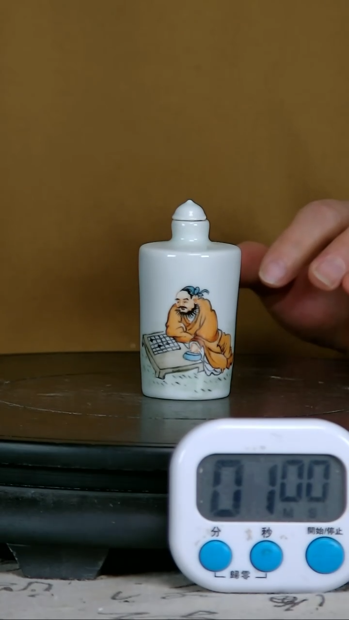 鼻烟壶粉彩精绘人物鼻烟壶