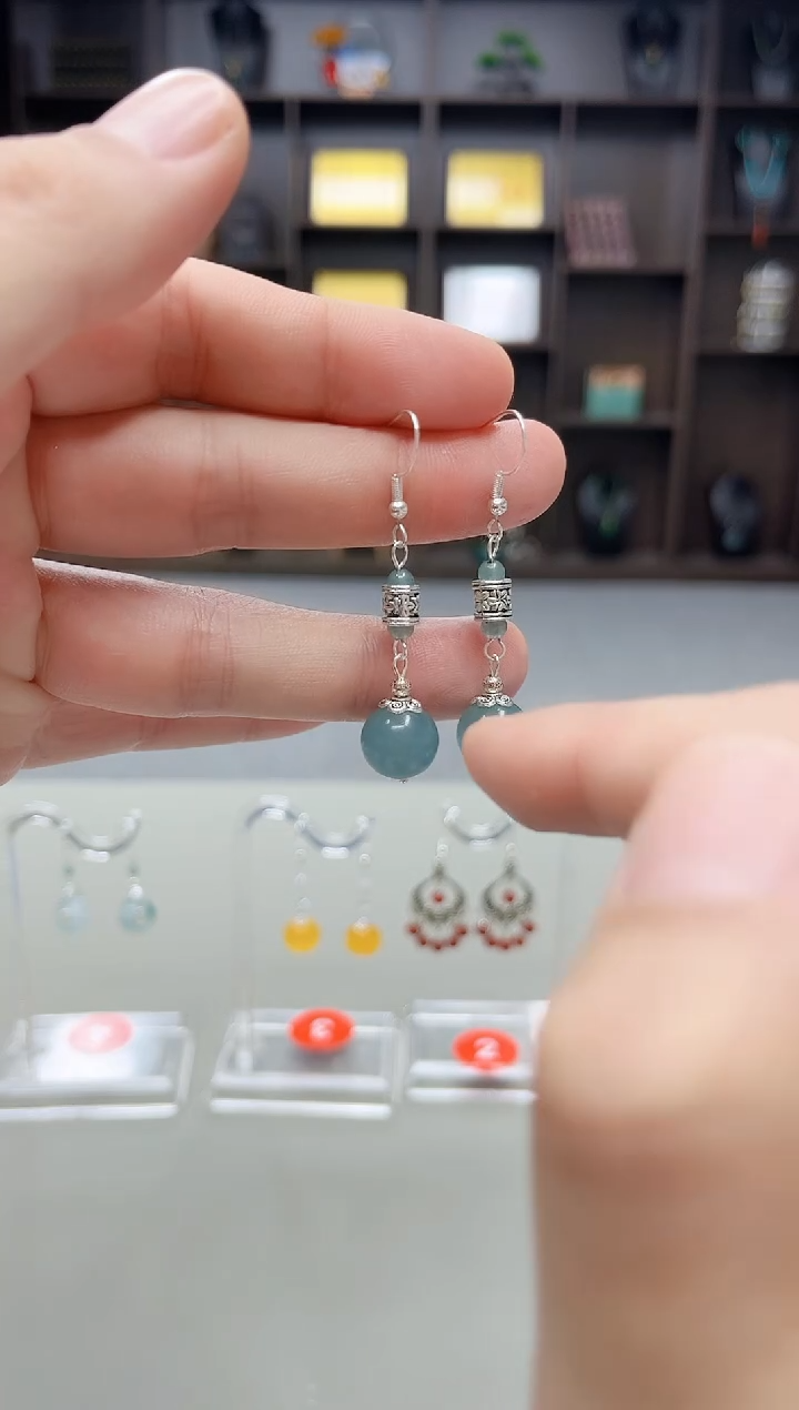 未镶嵌石英质玉（天山翠）耳钉420000