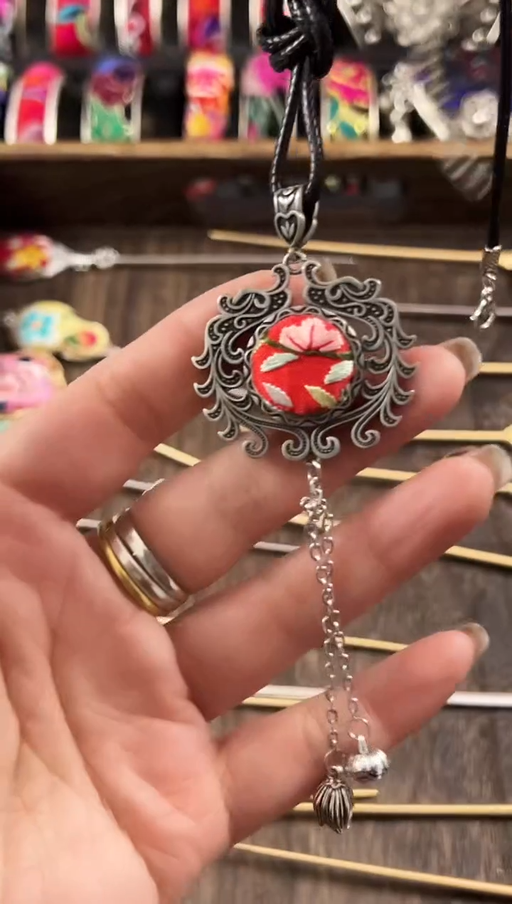 【闪购商品】织绣民族风老绣饰品586