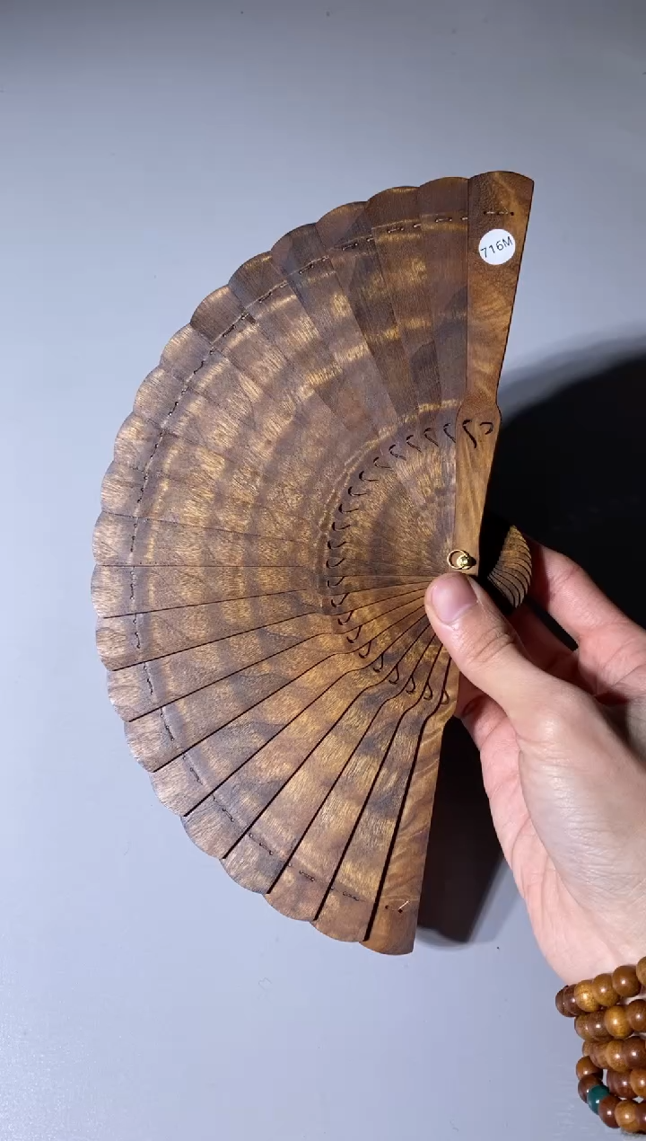 【闪购商品】金丝楠木雕716号15cm金丝楠木小叶桢楠扇子