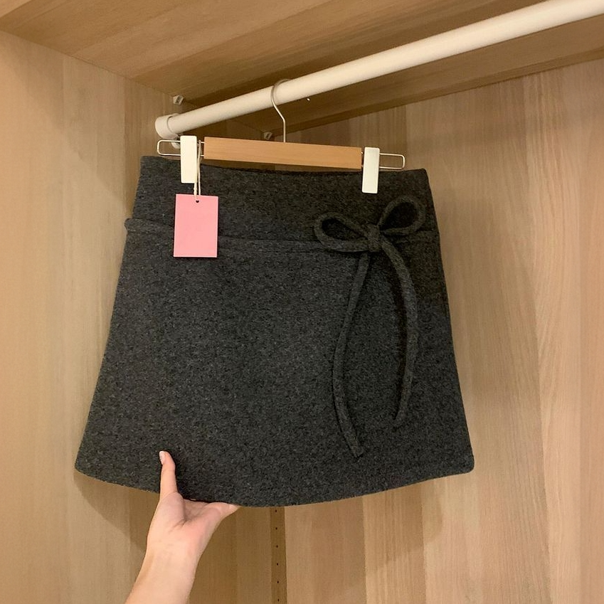 灰色毛呢半身裙子女秋冬季2025昵料miu系小个子a字包臀裙加厚短裙