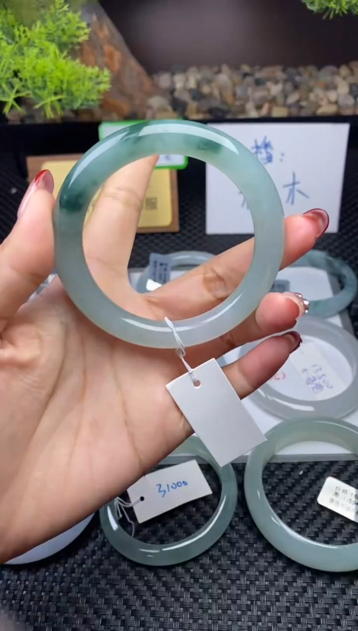 【闪购商品】翡翠手镯未镶嵌手镯