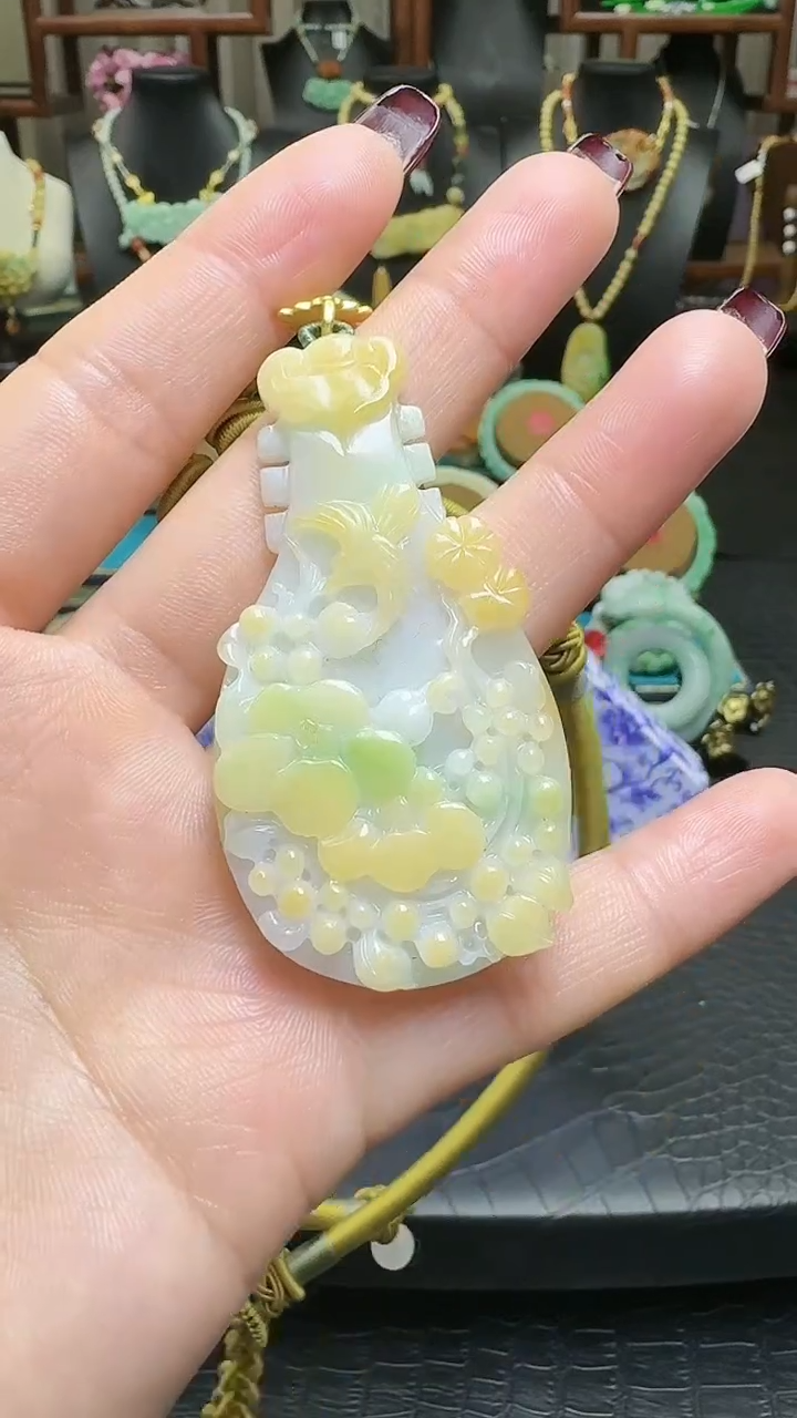 【闪购商品】翡翠颈饰未镶嵌黄加绿琵琶