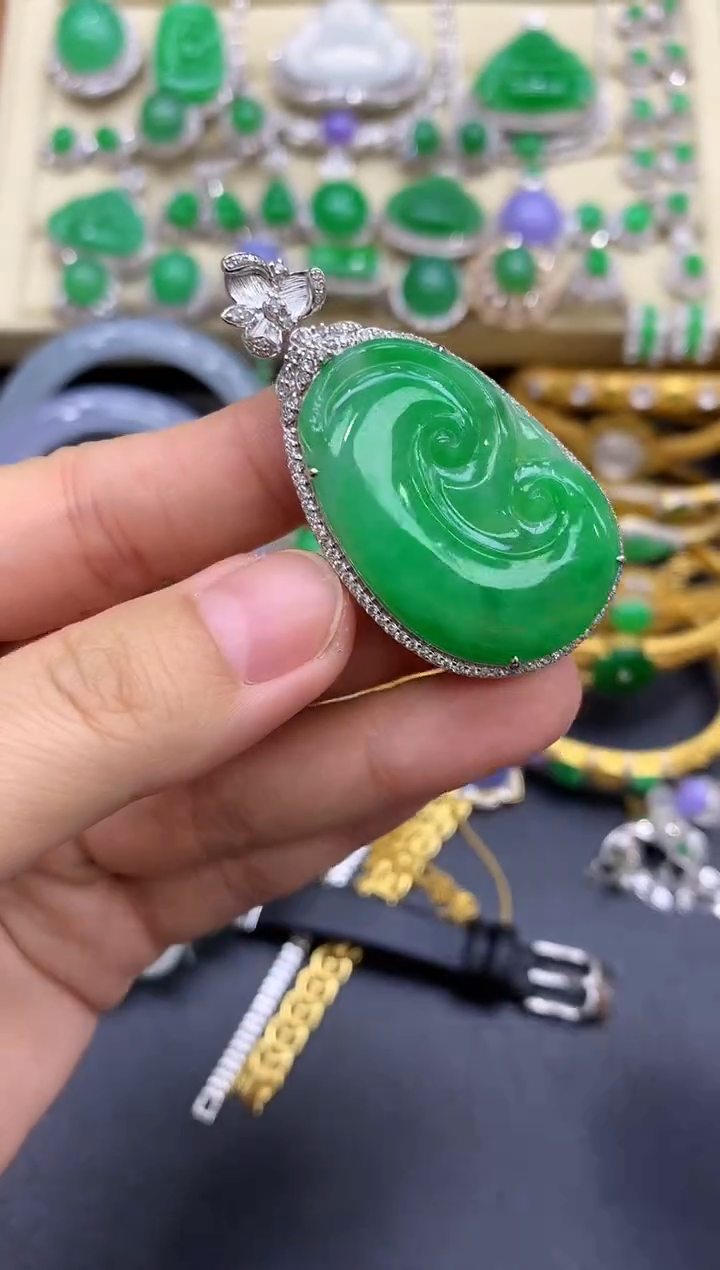 颈饰18K金镶嵌翡翠434-中国好珍宝