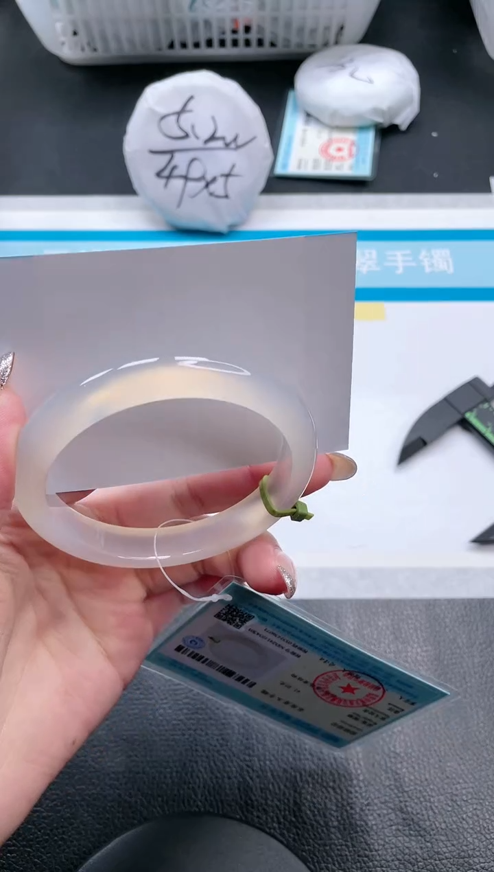 【闪购商品】石英质玉手镯未镶嵌12V400-60