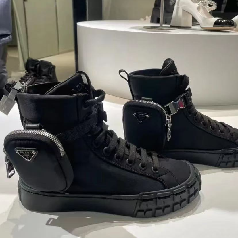 未使用 Prada/普拉达 黑色机能风马丁靴/35.5码
