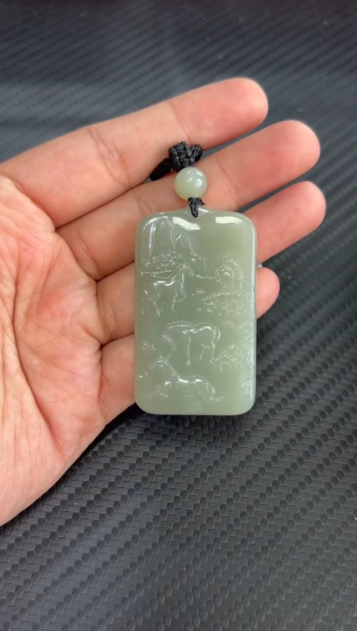 和田玉未镶嵌吊坠(赠链)且末微色差近矿吊坠