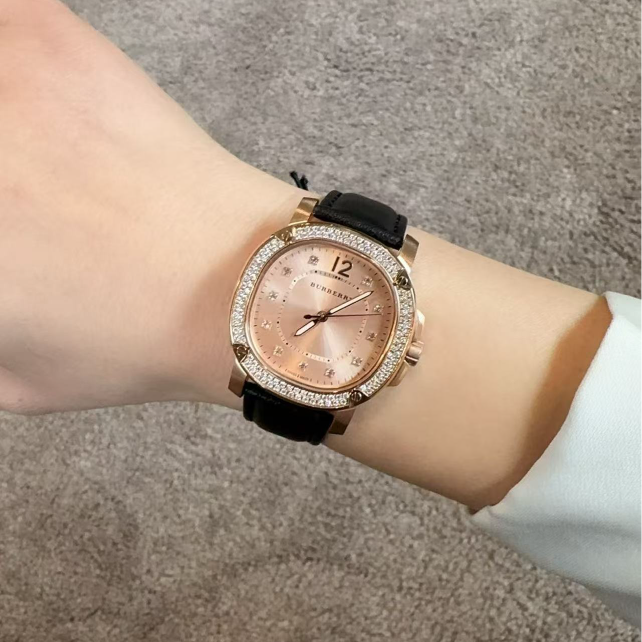 【小秋专属】BURBERRY博柏利鹦鹉螺满钻黑色皮革34MM女表BBY1823