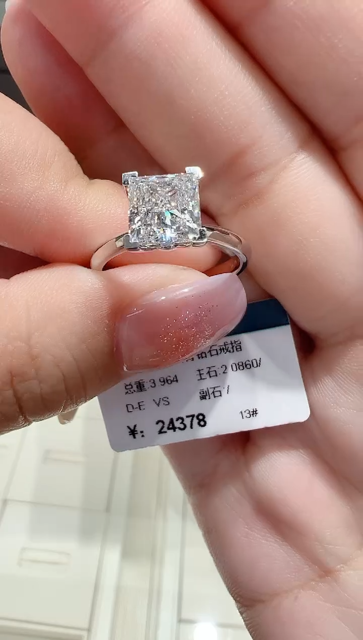 【闪购商品】实验室培育钻石18K金镶嵌戒指13圈