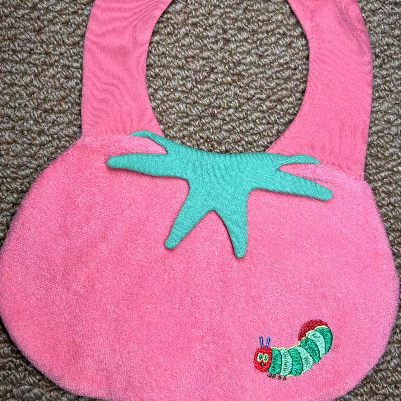 可爱刺绣毛毛虫口水巾宝宝围嘴