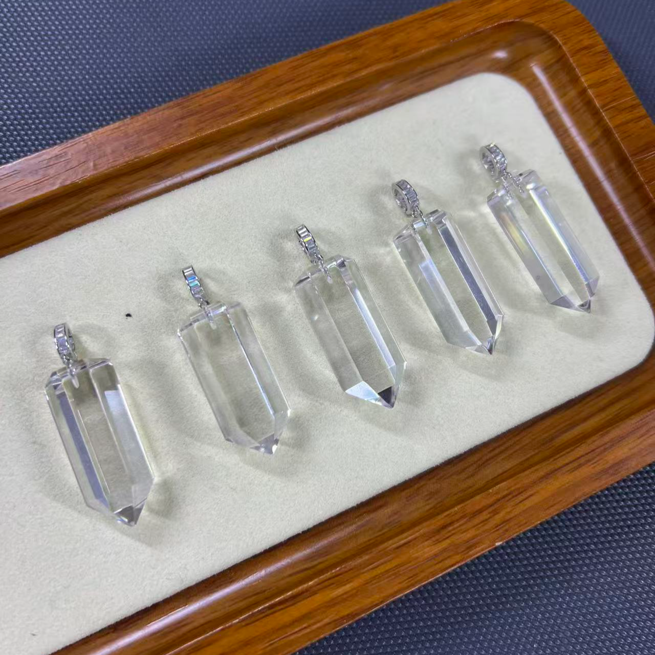 BS015天然白水晶六方晶柱吊坠平衡冬日简约百搭吊坠多样性发一