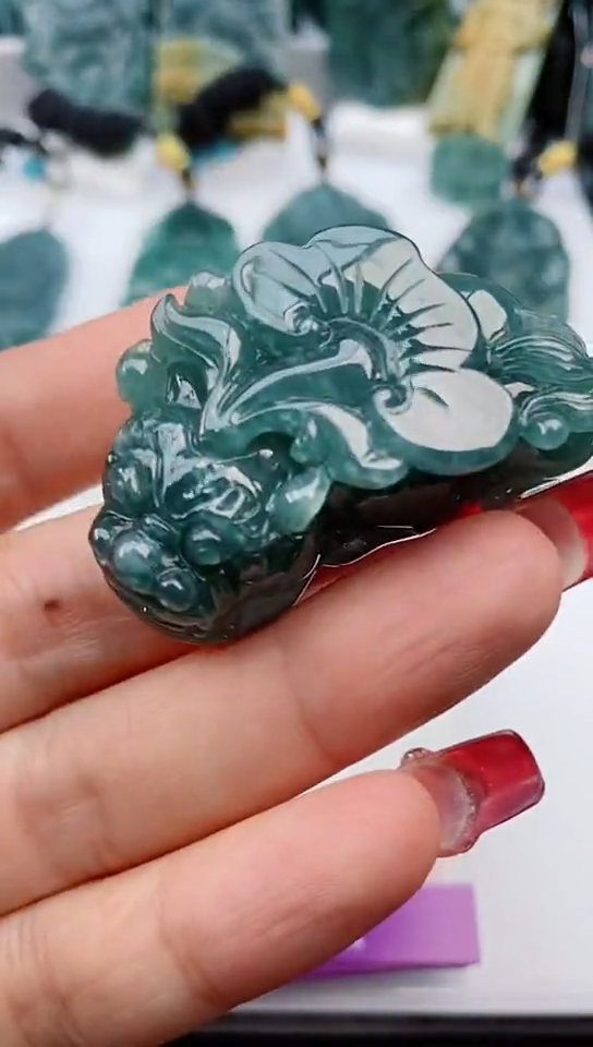 【闪购商品】翡翠颈饰未镶嵌           