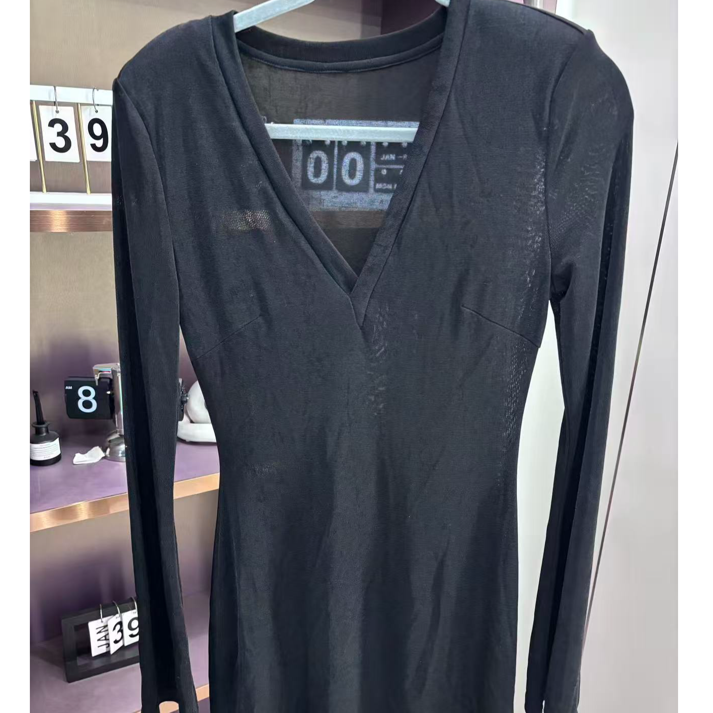 新孤品特价A71-黑色V领长袖上衣