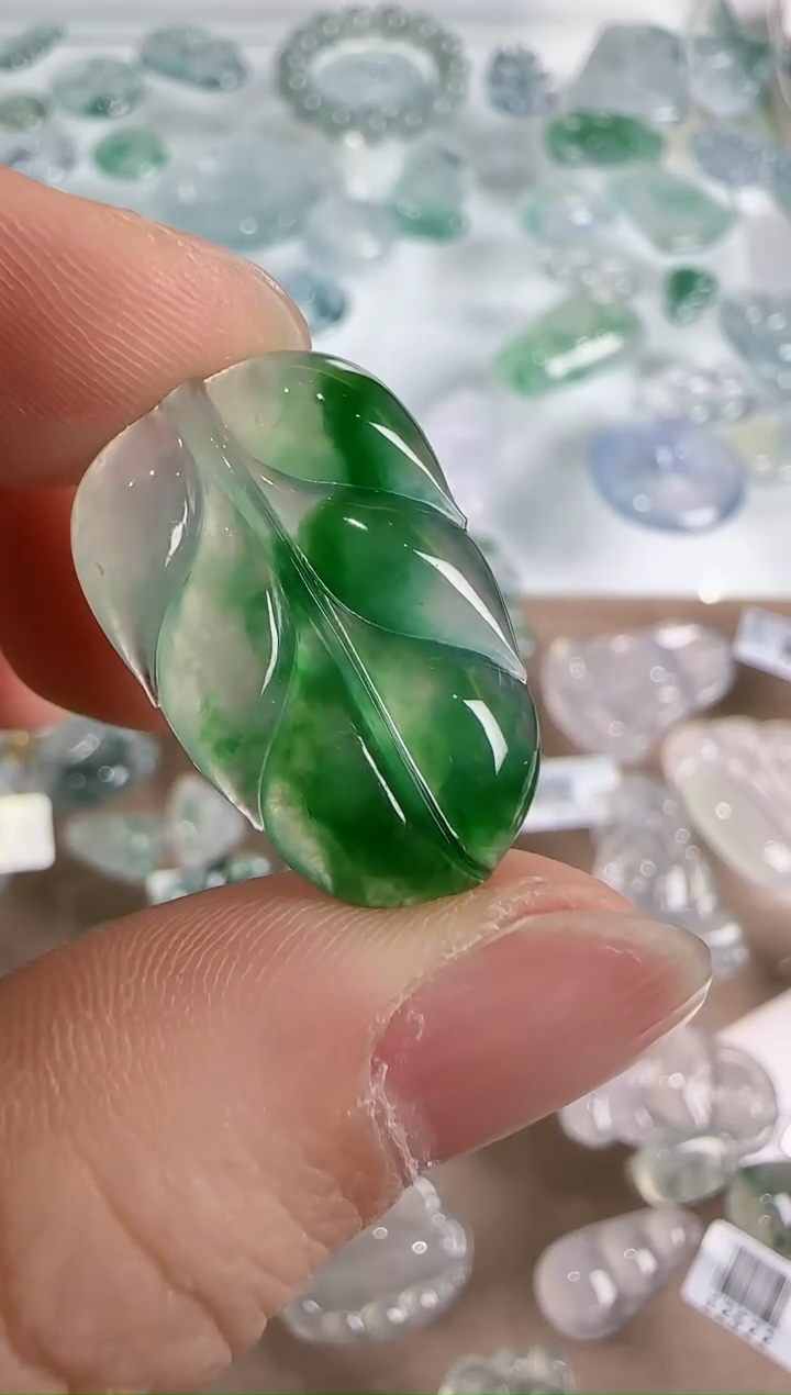 【闪购商品】翡翠吊坠(不含链)未镶嵌··