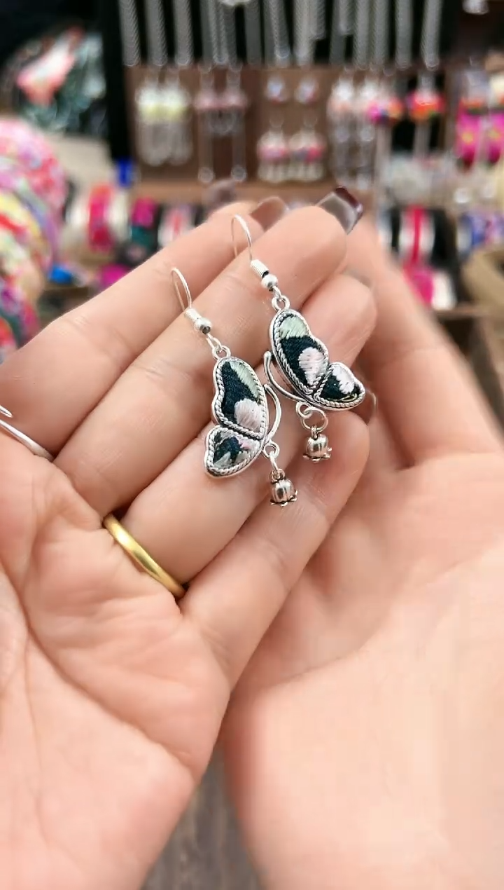 【闪购商品】织绣民族风老绣饰品147