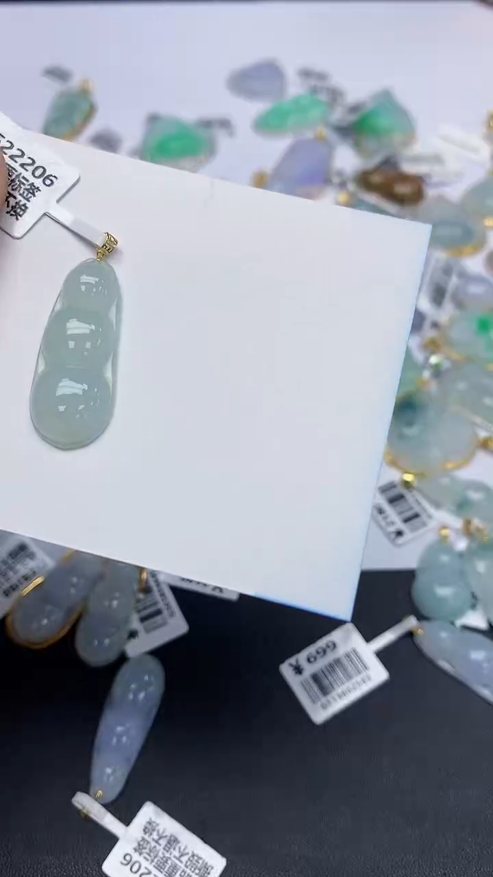 翡翠18K金镶嵌颈饰天然翡翠A货