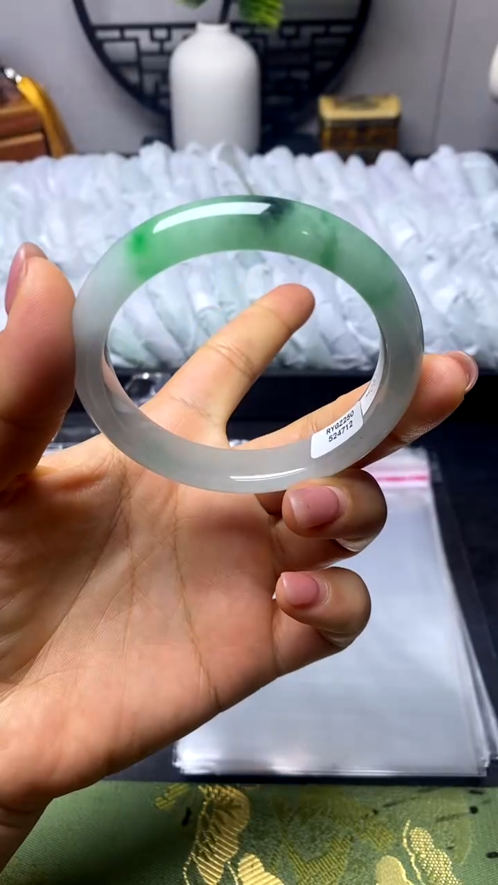 时尚女款缅料手镯 3