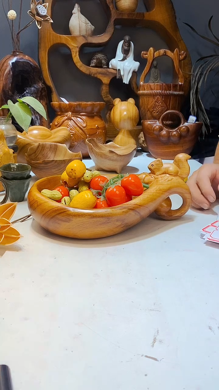 香樟木A34精品松鼠果盆/尺寸12*9