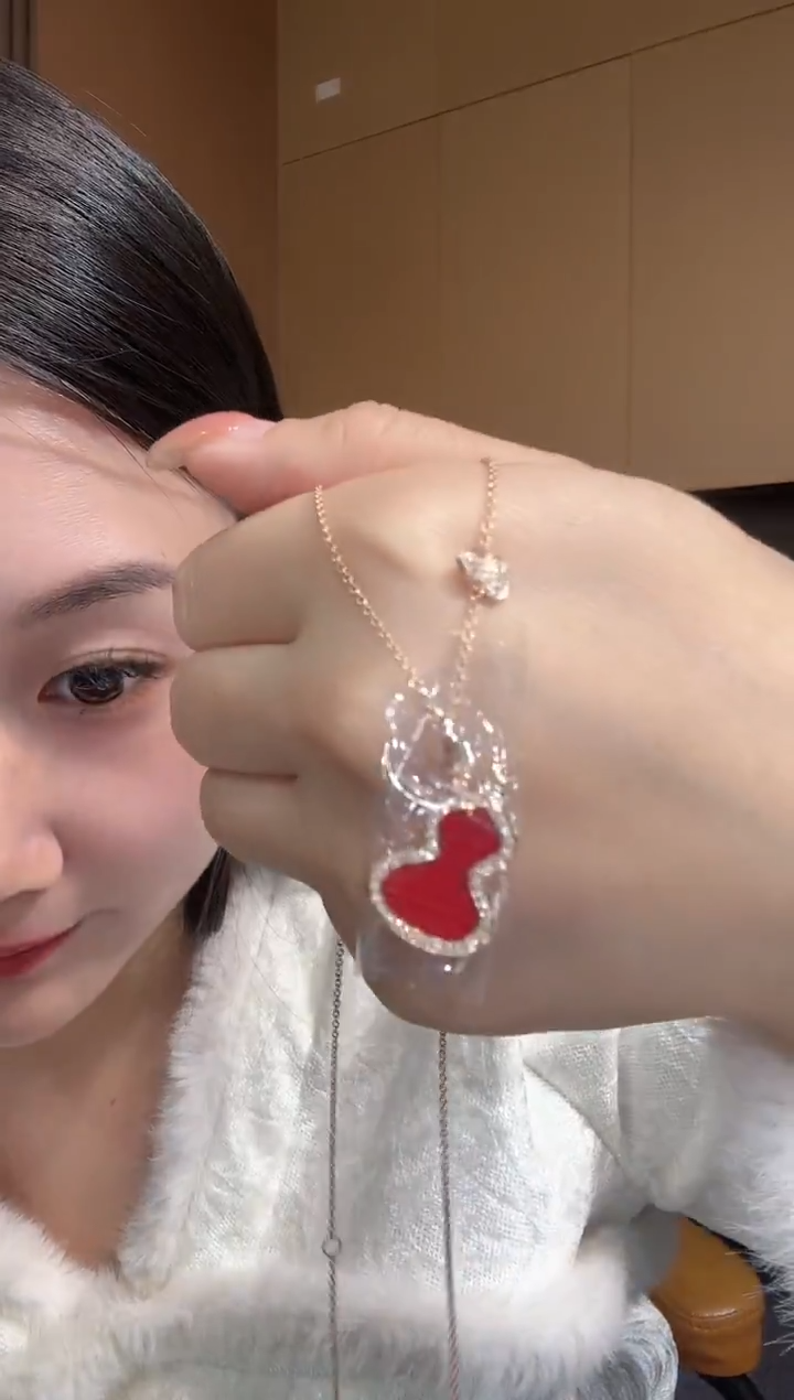 【闪购商品】钻石套链18K金镶嵌红葫芦套链GHJ