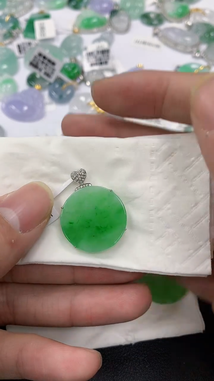 颈饰18K金镶嵌翡翠a货假一赔三支持复检百元上9元证书费自理