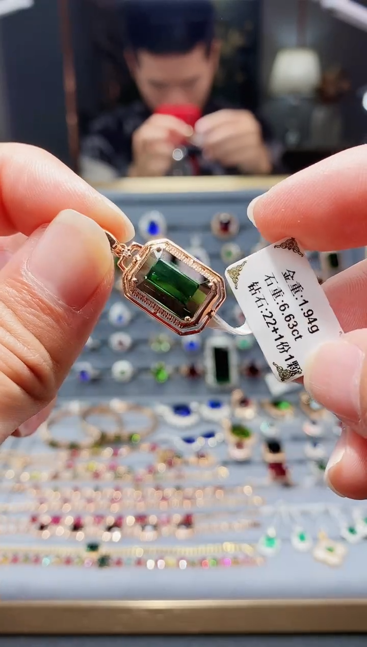 【闪购商品】碧玺颈饰18K金镶嵌6.63.