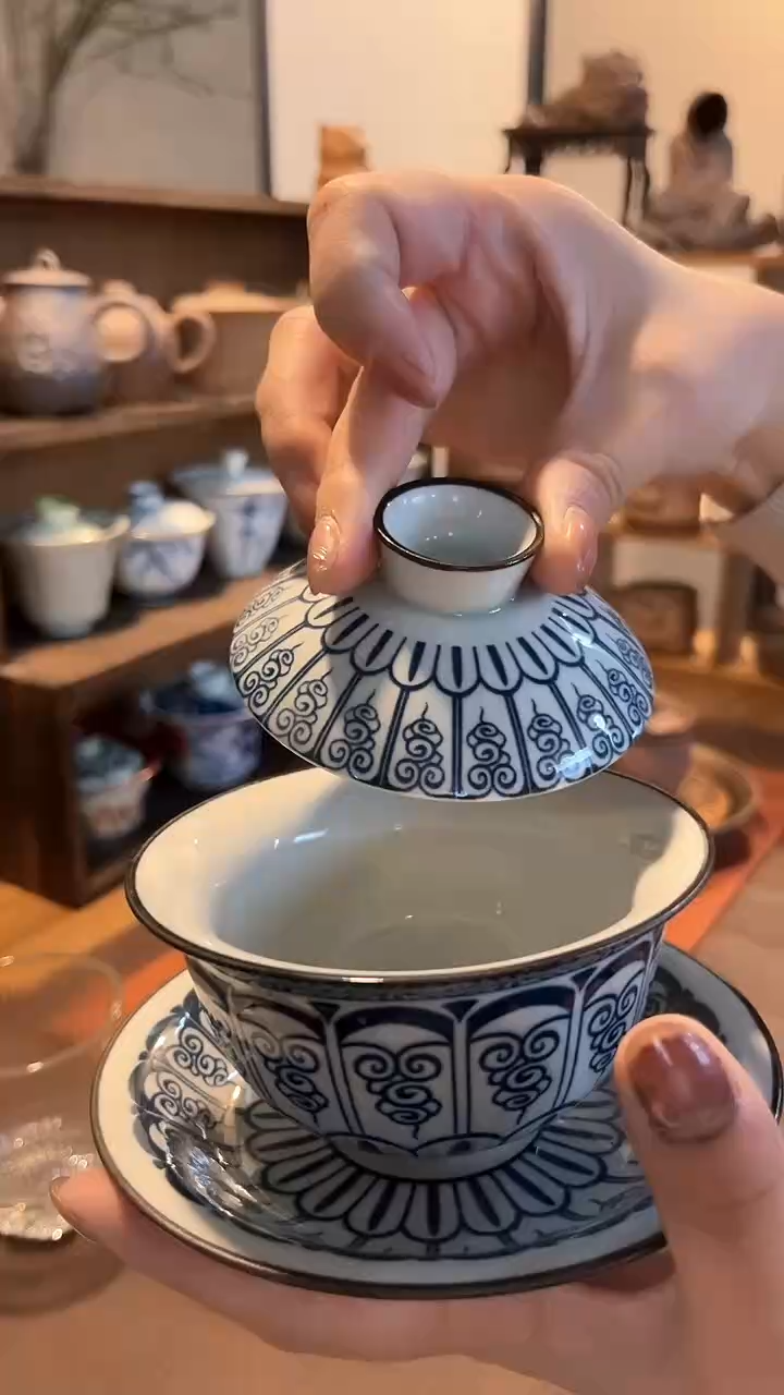 【闪购商品】其他青花卷草纹三才盖碗