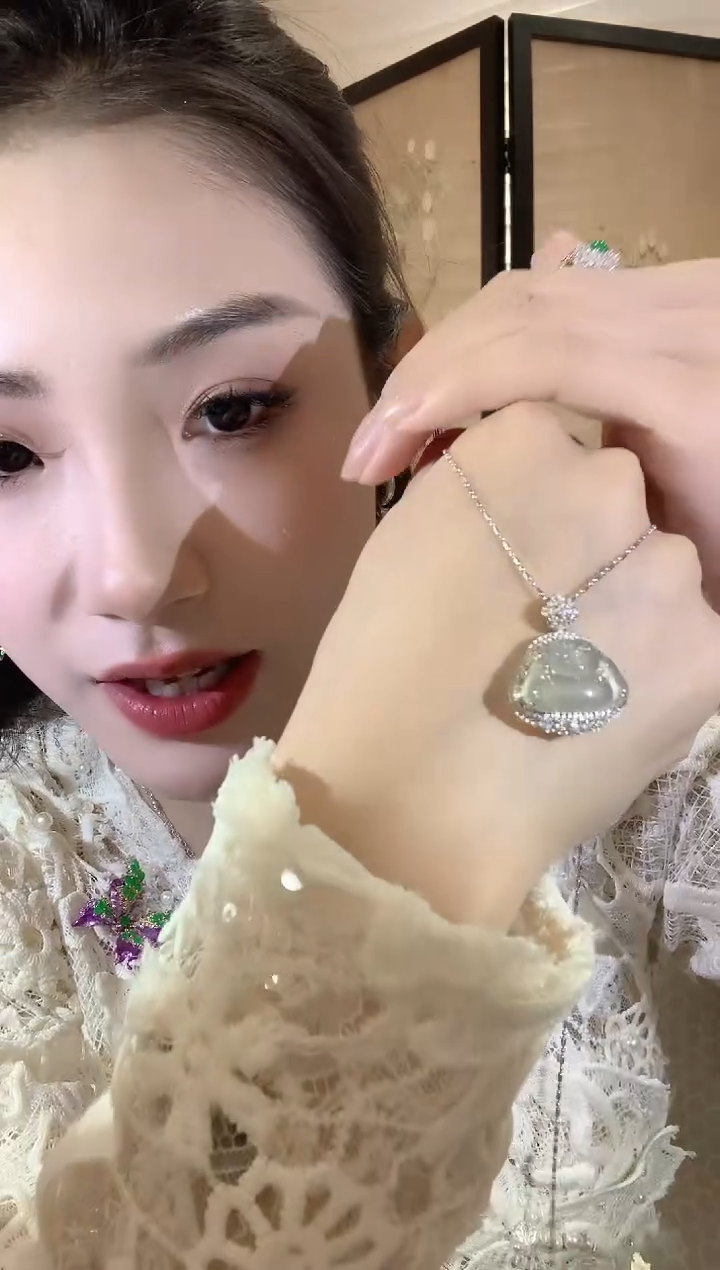 【闪购商品】翡翠吊坠(不含链)18K金镶嵌A30
