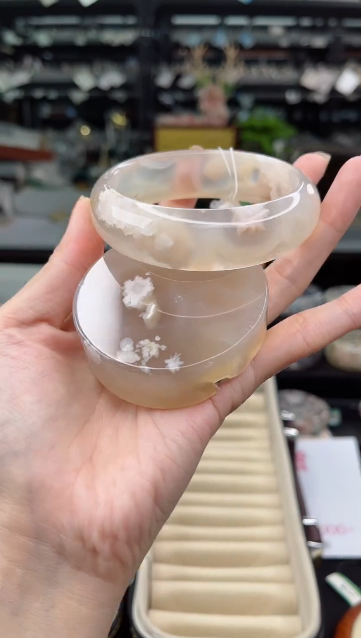 【闪购商品】石英质玉手镯未镶嵌62圈口（赠品镯心）3681390