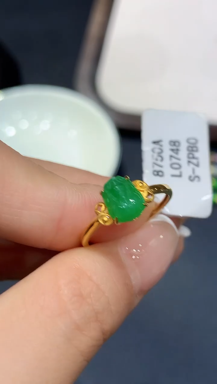 翡翠戒指18K金镶嵌L多样性发其一