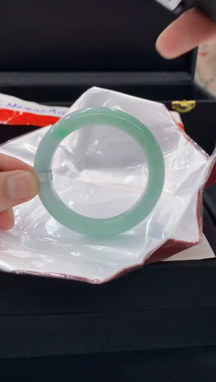 翡翠手镯未镶嵌手镯