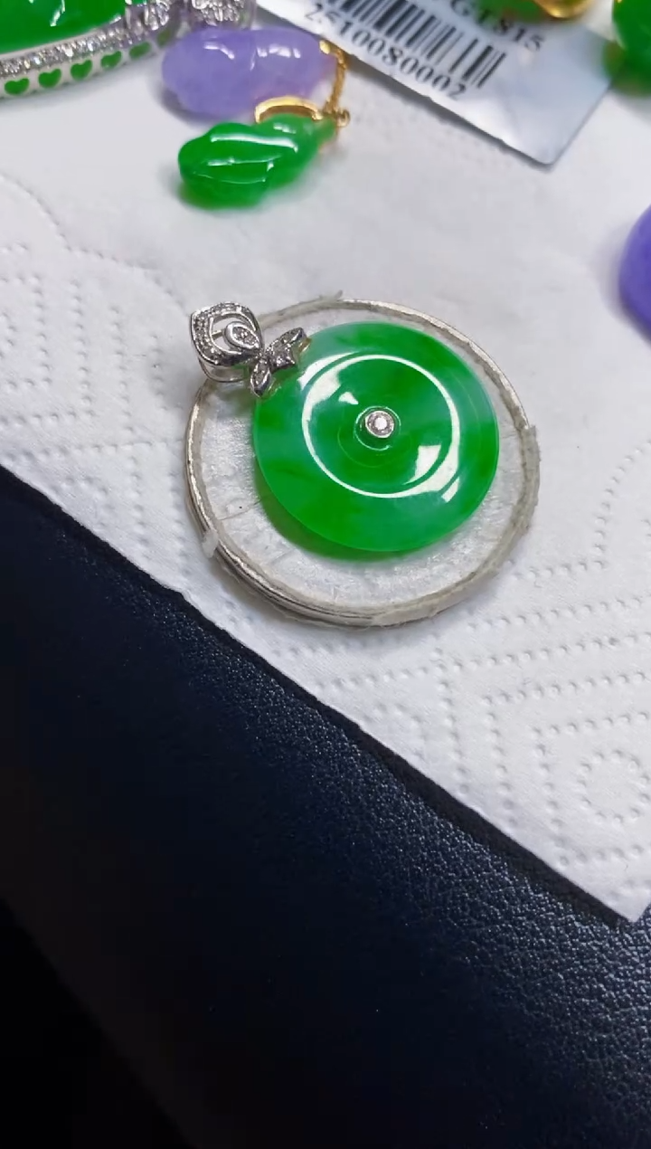 颈饰18K金镶嵌翡翠Y****?款