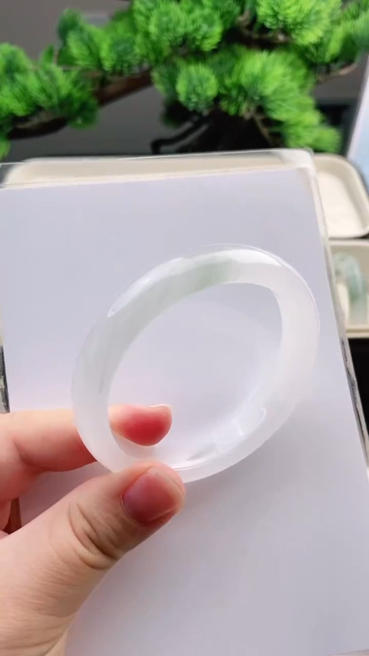 【闪购商品】石英质玉手镯未镶嵌55