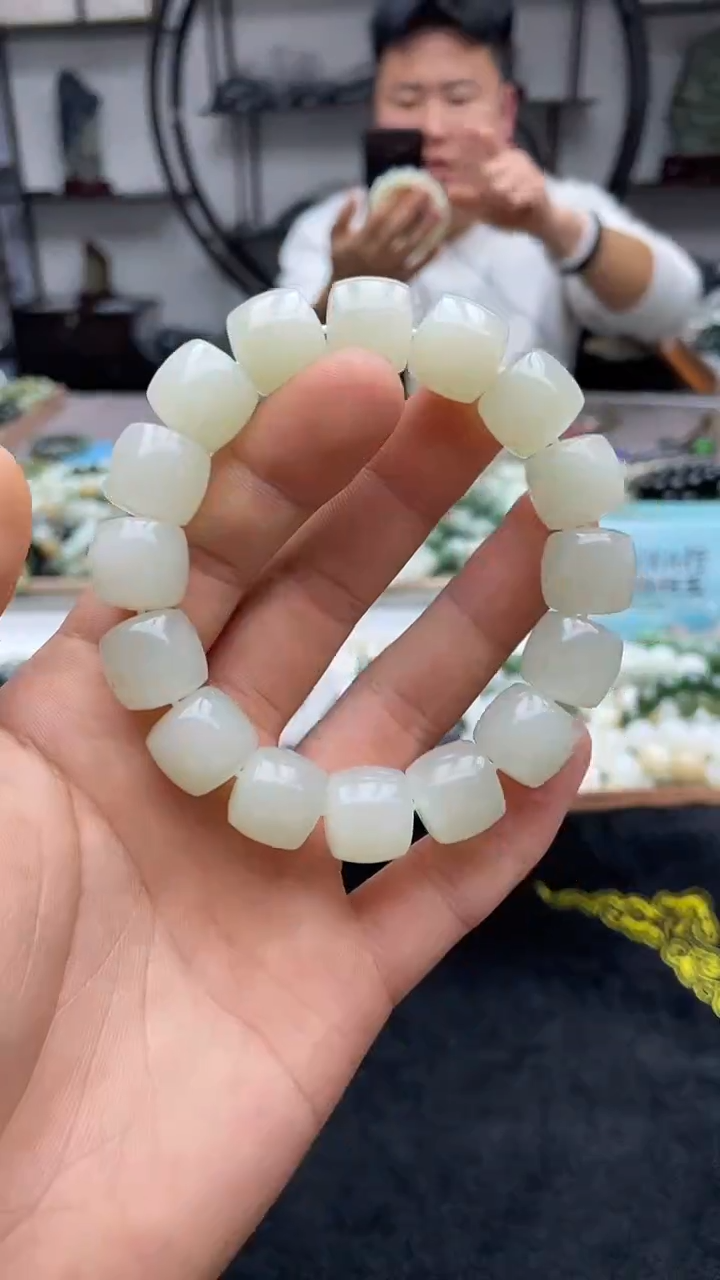 未镶嵌手串和田玉于阗青白14.2直切