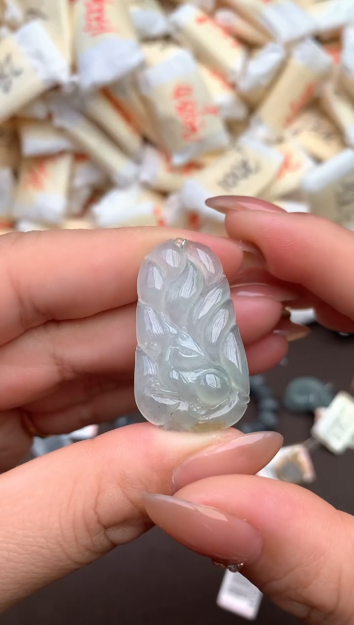 【闪购商品】翡翠挂件未镶嵌— 