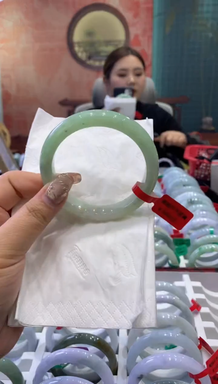 【闪购商品】翡翠手镯未镶嵌多人004175