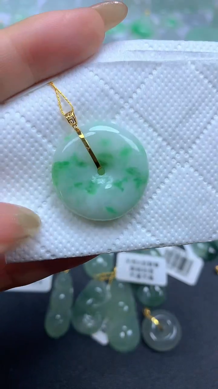 颈饰18K金镶嵌翡翠A货