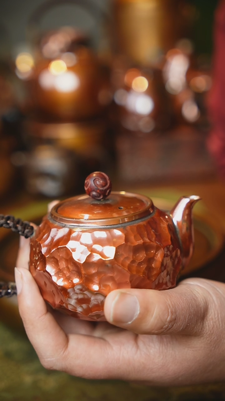 【闪购商品】紫铜陨石坑红色款泡茶壶