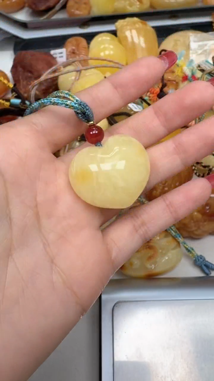 裸石琥珀未镶嵌如图