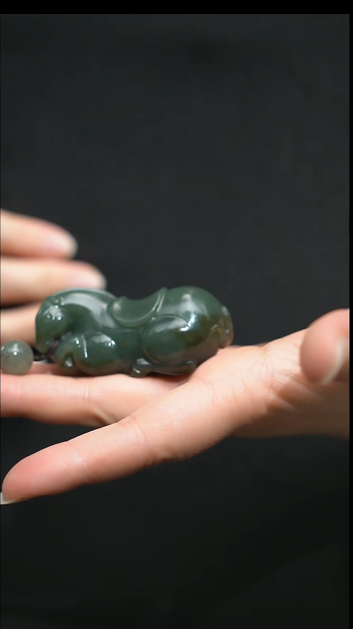 颈饰未镶嵌和田玉琳**墨唐马87.5克