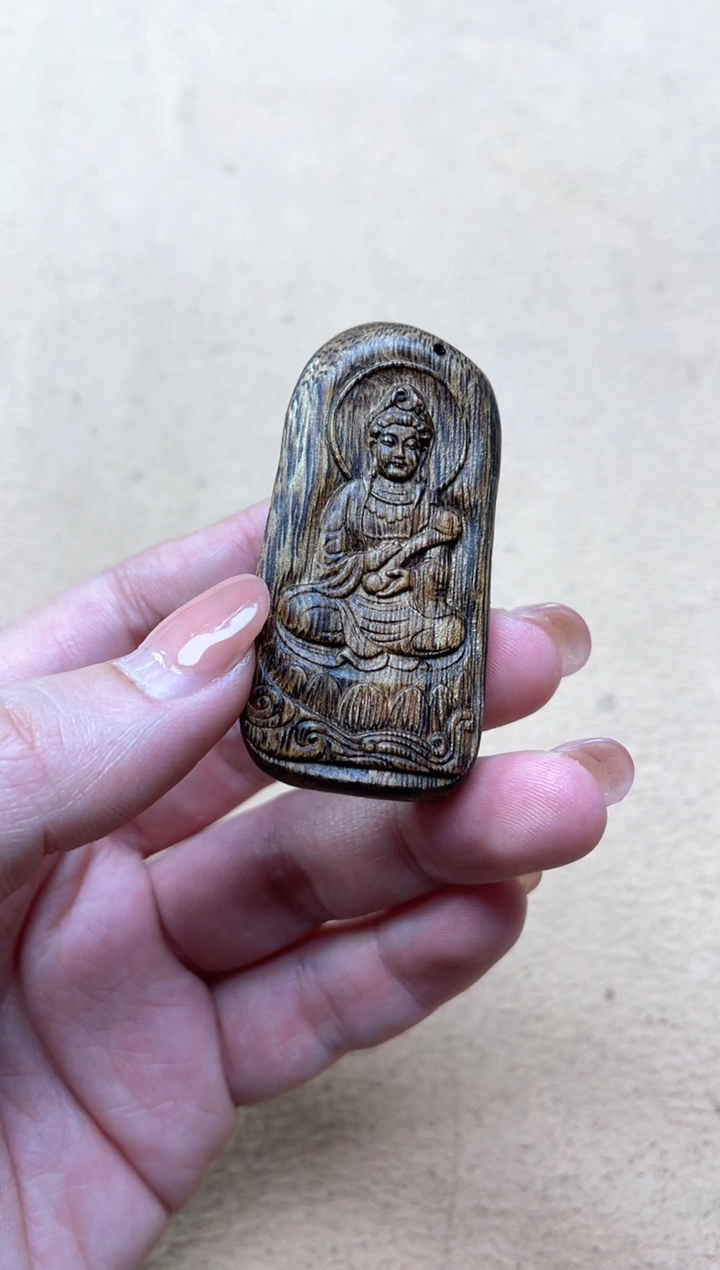 【闪购商品】沉香吊坠棋楠红金猊雕刻吊坠5.6*2.6