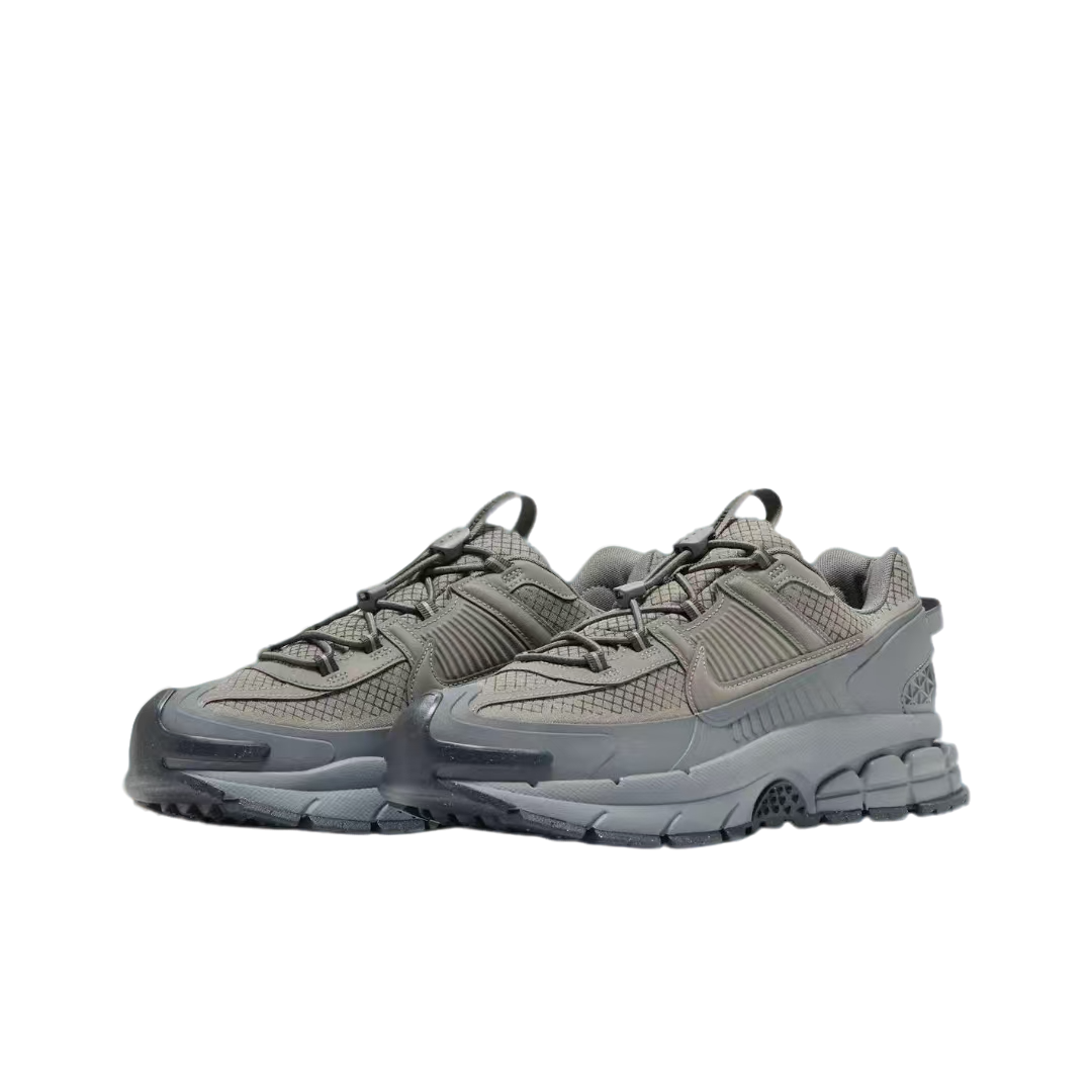 NIKE/耐克ZOOM VOMERO ROAM 透气跑鞋 男款 青灰色-HV6901-001