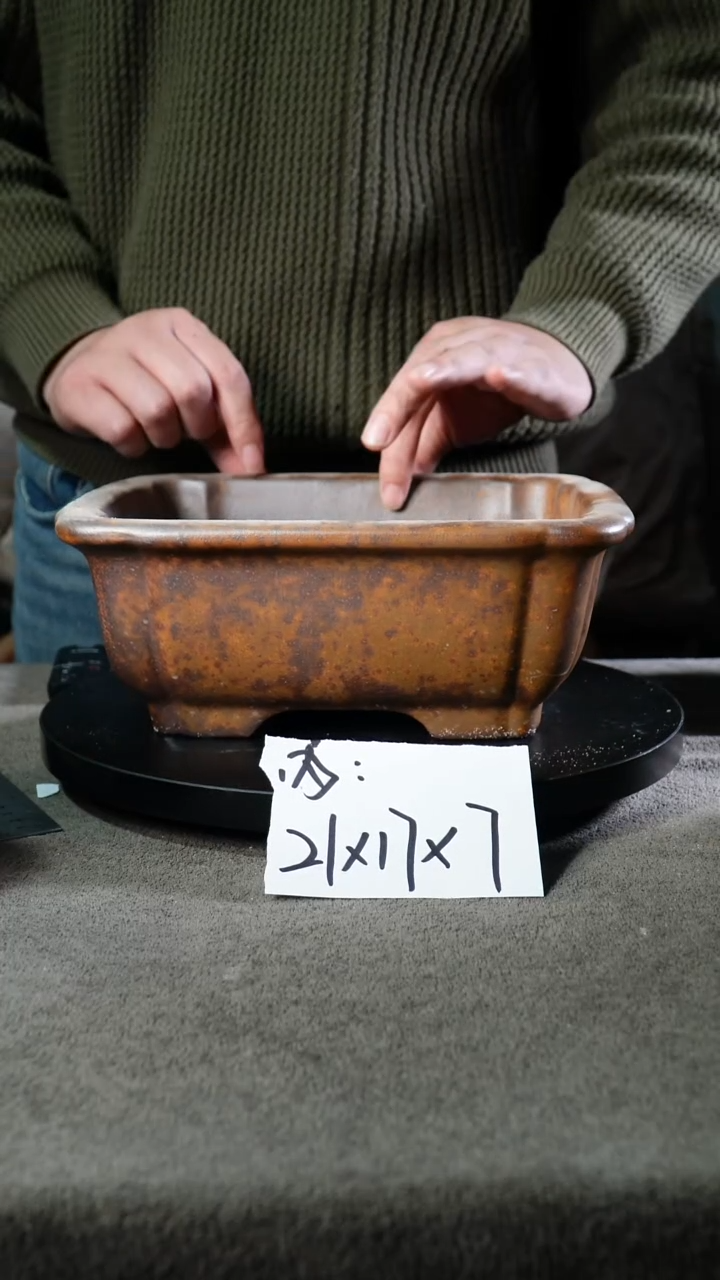 A宜兴紫砂小花盆