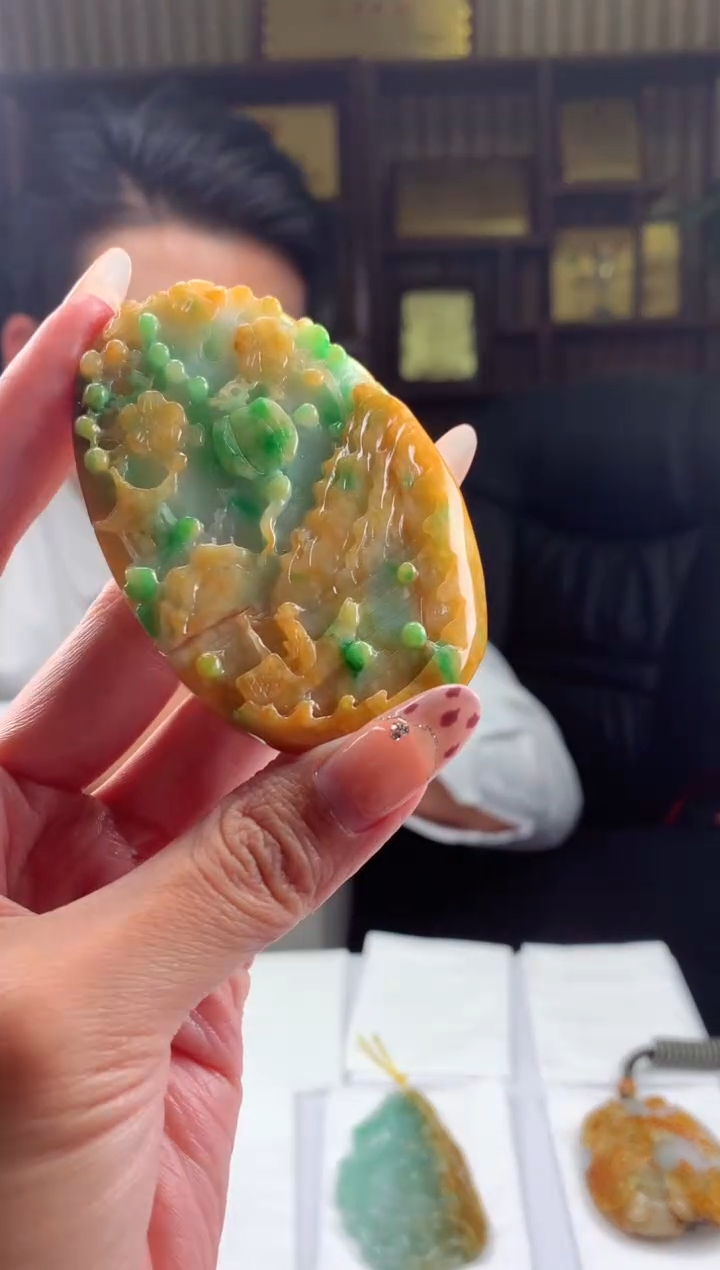 【闪购商品】定制翡翠未镶嵌挂件发货（拍一发一）