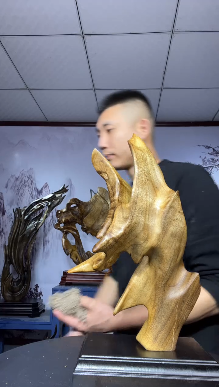 金丝楠木雕款世****旅金丝楠木工艺品摆件