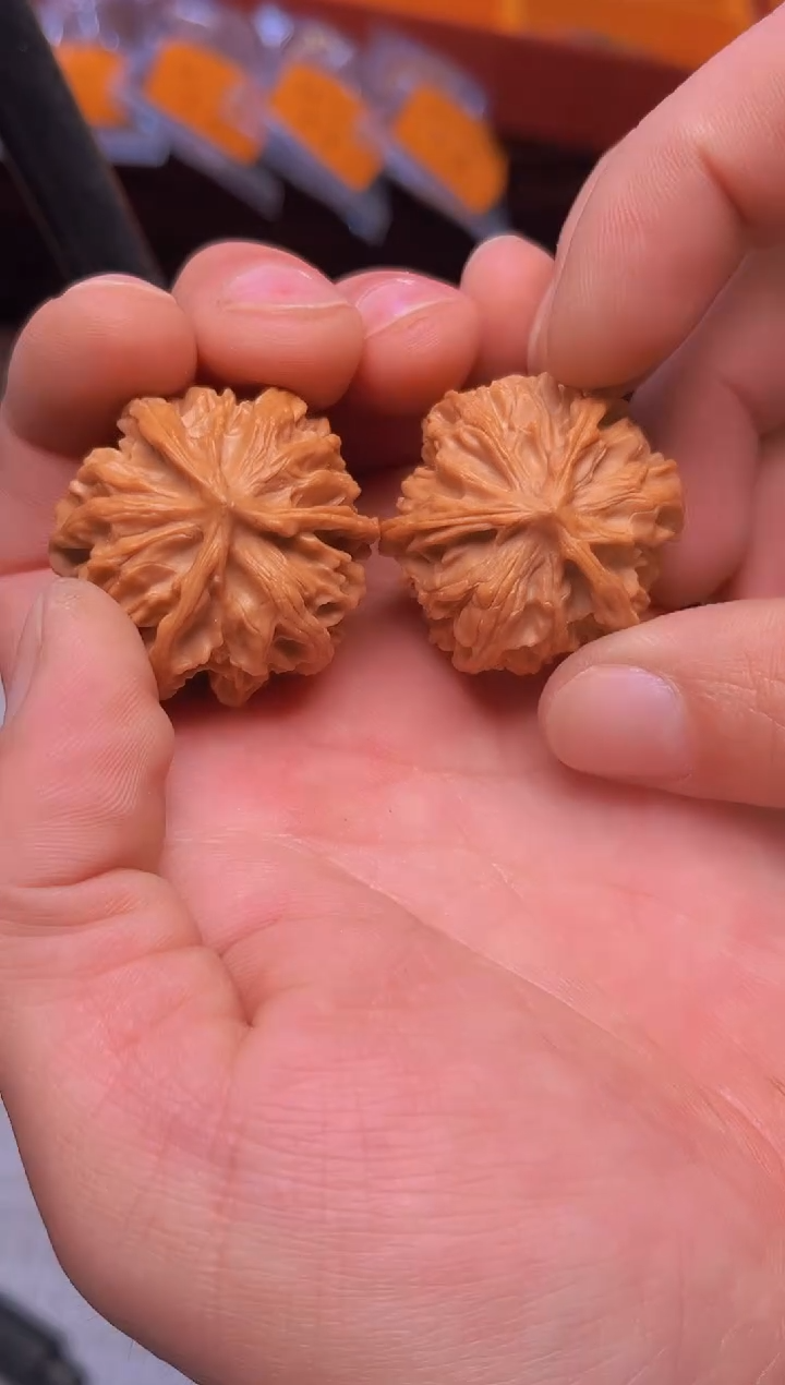 【闪购商品】文玩核桃把件36岐山三棱