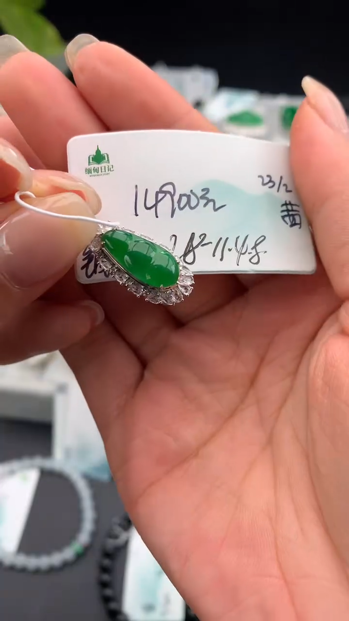 【闪购商品】翡翠颈饰未镶嵌女神节#送礼#，下单联系客服核对地址~