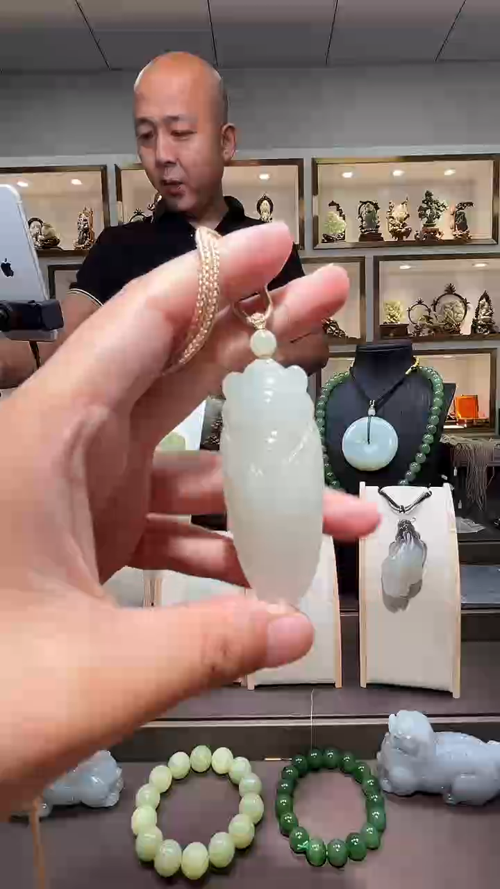 和田玉未镶嵌颈饰苏