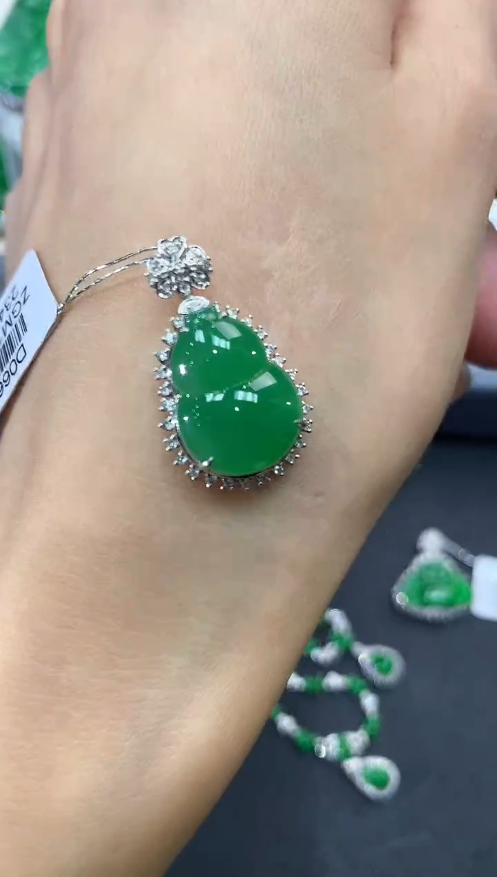 【闪购商品】翡翠吊坠(不含链)18K金镶嵌a23多样性一件发货