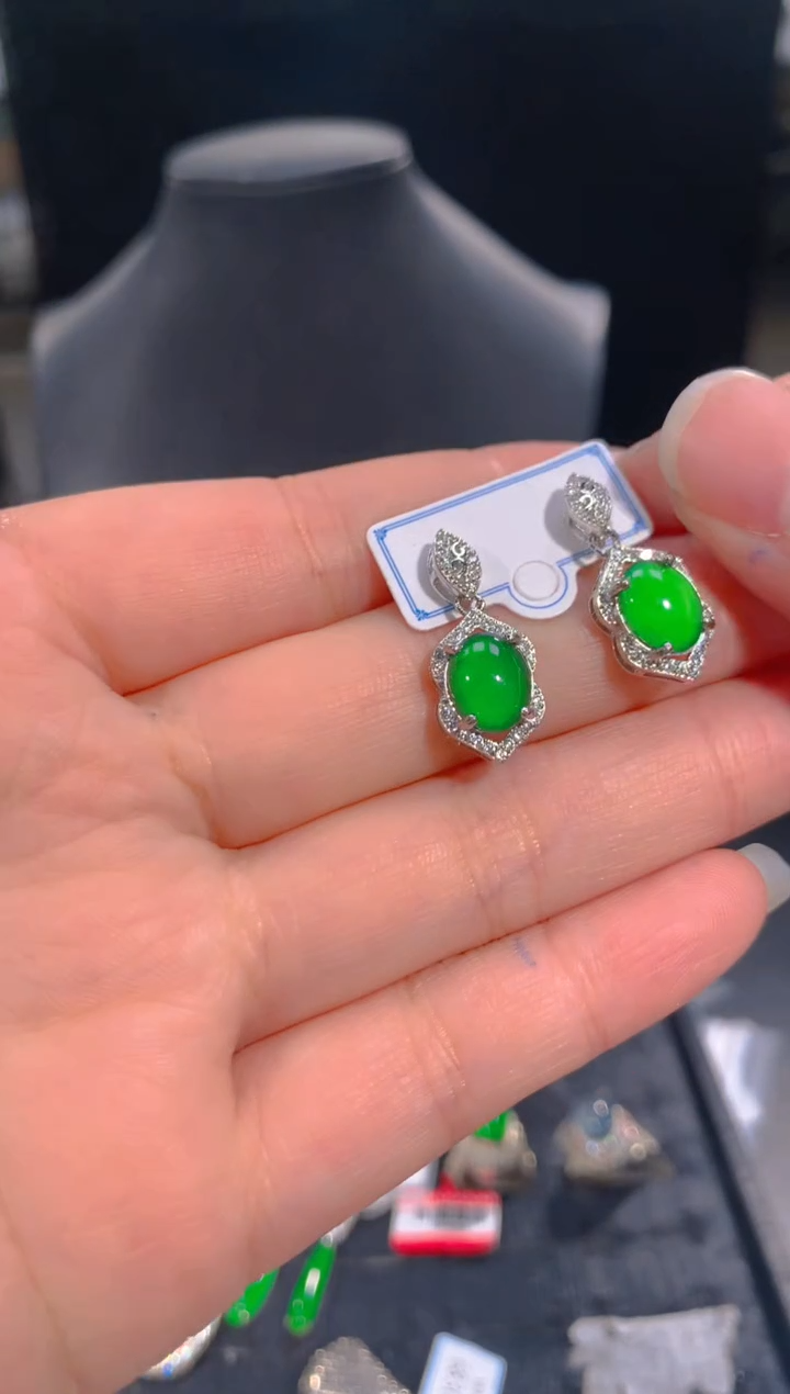 【闪购商品】定制翡翠未镶嵌120定制翡翠，多样性发货（发其一）